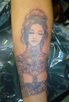 ブラック&グレー 全身Tattoo女性