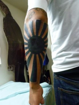 和彫り 旭日