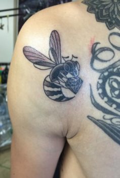 ブラック&グレー 蜂 ハチ シンメトリー