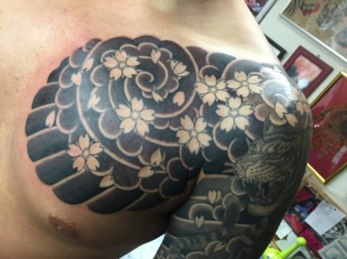 和彫り 桜 雲 額