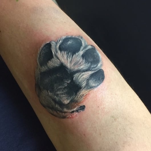 リアリスティック 犬 足 Dog Pow 東京 渋谷の刺青タトゥースタジオ サンスクリットタトゥー Sunsqlit Tattoo