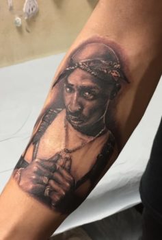 リアリスティック 2pac