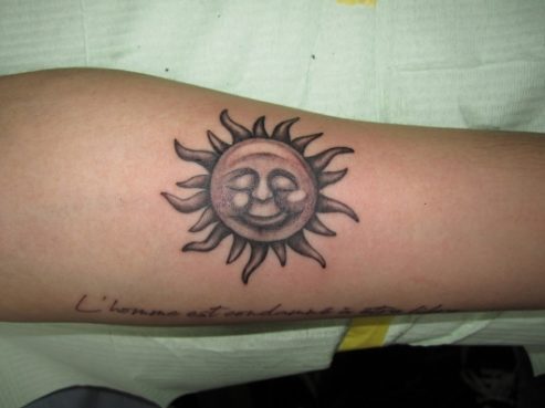 ブラック&グレー 太陽