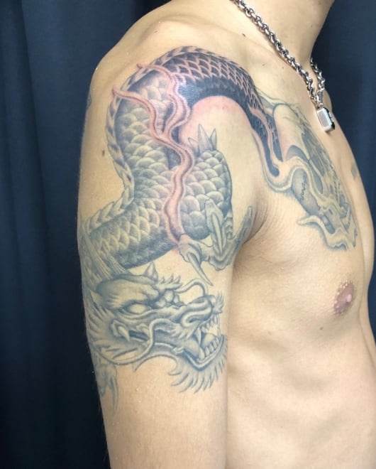 ブラック グレー 龍 東京 渋谷の刺青タトゥースタジオ サンスクリットタトゥー Sunsqlit Tattoo